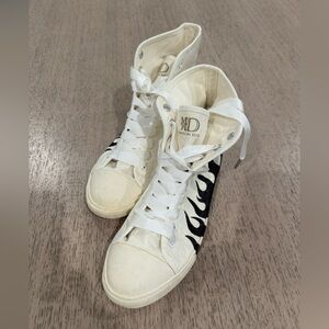 😎 Men's Be&D By Maison Dumain Shimmering Black Flames on White Canvas Sneakers